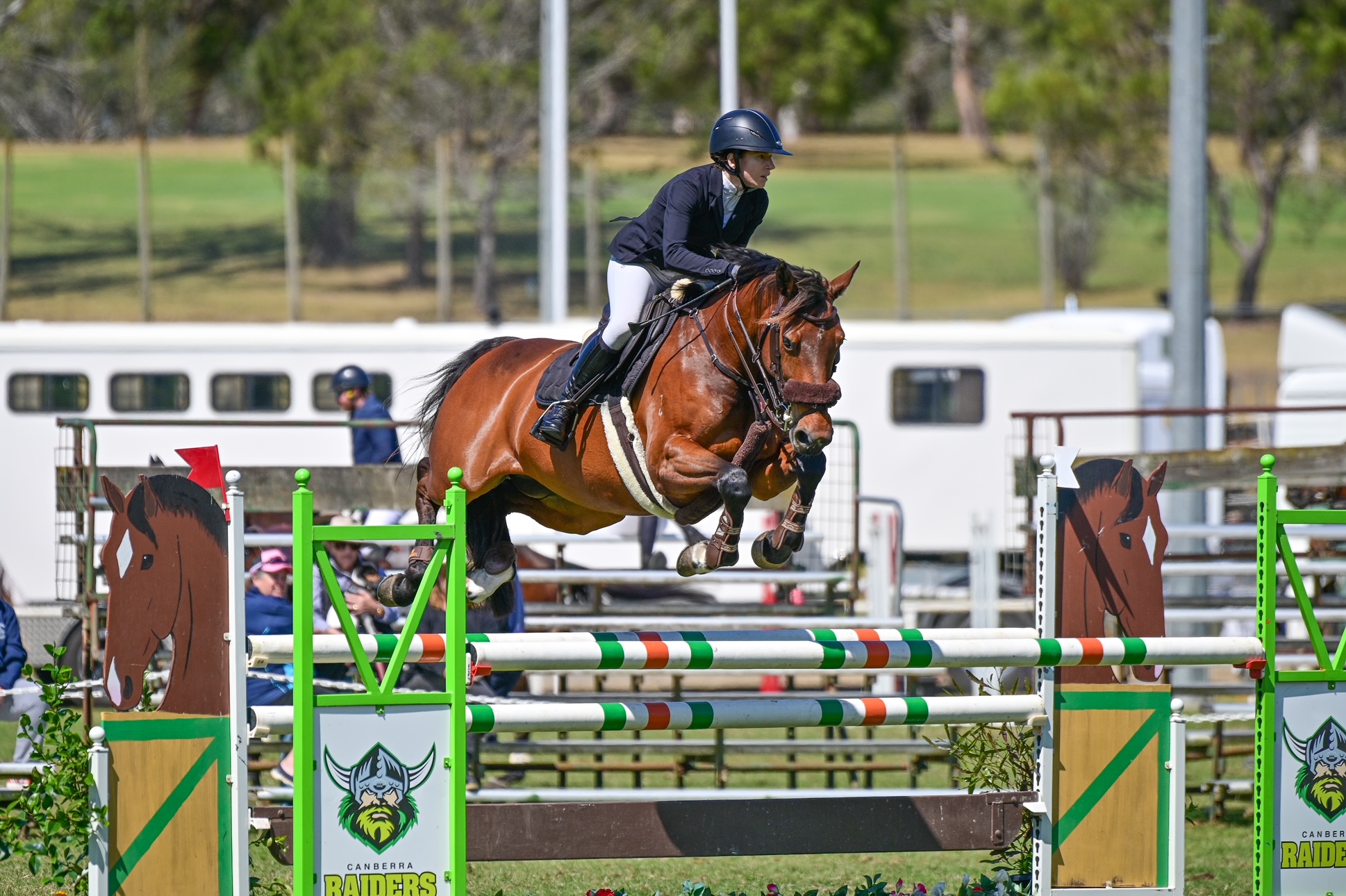Sarah Dodd and ‘Oaks Carmine’ win in Country Champs